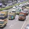 Sejumlah truk melintasi ruas jalan tol Tangerang-Jakarta, Kota Tangerang, Banten, Rabu (2/3/2022). Asosiasi Pengusaha Indonesia (Apindo) mengusulkan pemberlakuan penuh kebijakan bebas truk kelebihan muatan (over dimension overload/ODOL) diundur menjadi tahun 2025. (Liputan6.com/Angga Yuniar)