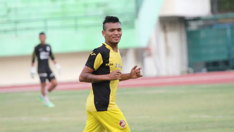 Ferdinand Sinaga ikut berlatih dengan Sriwijaya FC