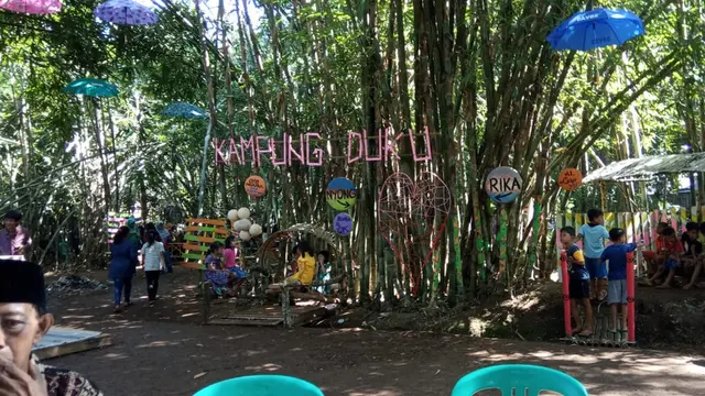 Pasar Kampung Duku, Purbalingga menjajakan sajian buka puasa khas desa. (Foto: Liputan6.com/Dinkominfo PBG/Muhamad Ridlo)