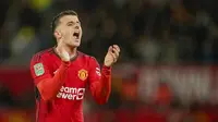 Ekspektasi tinggi Manchester United saat mendatangkan Mason Mount dari Chelsea dengan benderol 64,2 juta euro. Mount yang diharapkan bisa membuat lini serang MU semakin garang justru terlihat kesulitan menunjukkan performa terbaiknya. Sejauh ini, Pemain berusia 24 tahun itu belum mampu mencetak gol dari delapan pertandingan untuk klub barunya. (AP Photo/Dave Thompson)