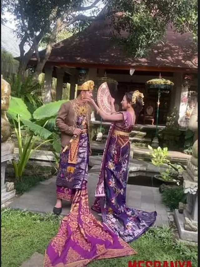 6 Gaya Pemotretan Zikri Daulay dan Ayu Aulia Pakai Baju Adat Bali, Bak Prewedding