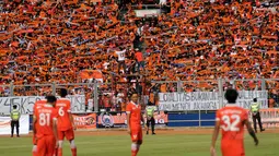 Ribuan suporter tim Macan Kemayoran memenuhi tribun penonton untuk menyaksikan laga Persija melawan Persela di Stadion GBK Jakarta, Minggu (1/3/2015). (Liputan6.com/Helmi Fithriansyah)