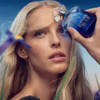 Delphine Jelk, Guerlain Director of Perfume Creation menghadirkan kembali L’Heure Bleue, wewangian Guerlain tahun 1912, dengan aroma ekstrak iris yang eksklusif. / Foto dok: Guerlain.