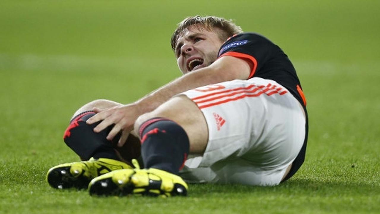 Ini insiden patah kaki Luke Shaw usai dijegal pemain PSV Eindhoven
