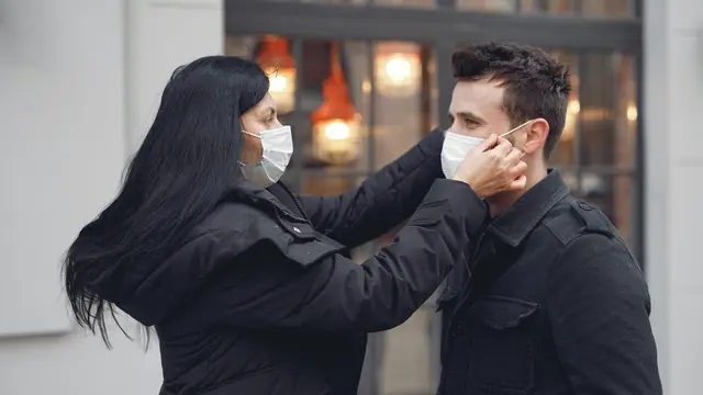 Masker Katup Sebabkan Penularan Corona Varian Omicron di Hotel Karantina Hong Kong