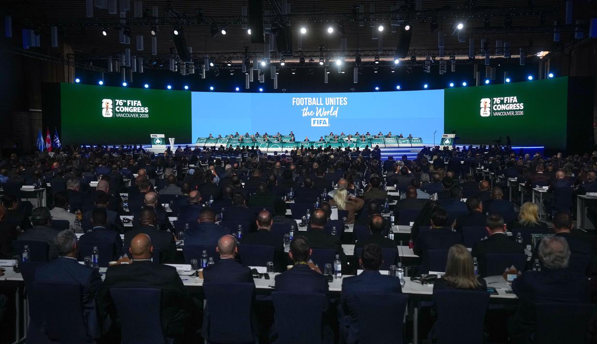 Menurut laporan, ada rencana sebelumnya agar Rajoub dan Suliman berjabat tangan sebagai simbol perdamaian. Namun, hal itu tidak terjadi. FIFA sendiri tidak memberikan komentar resmi terkait rencana tersebut. (AP Photo/The Canadian Press/Darryl Dyck)