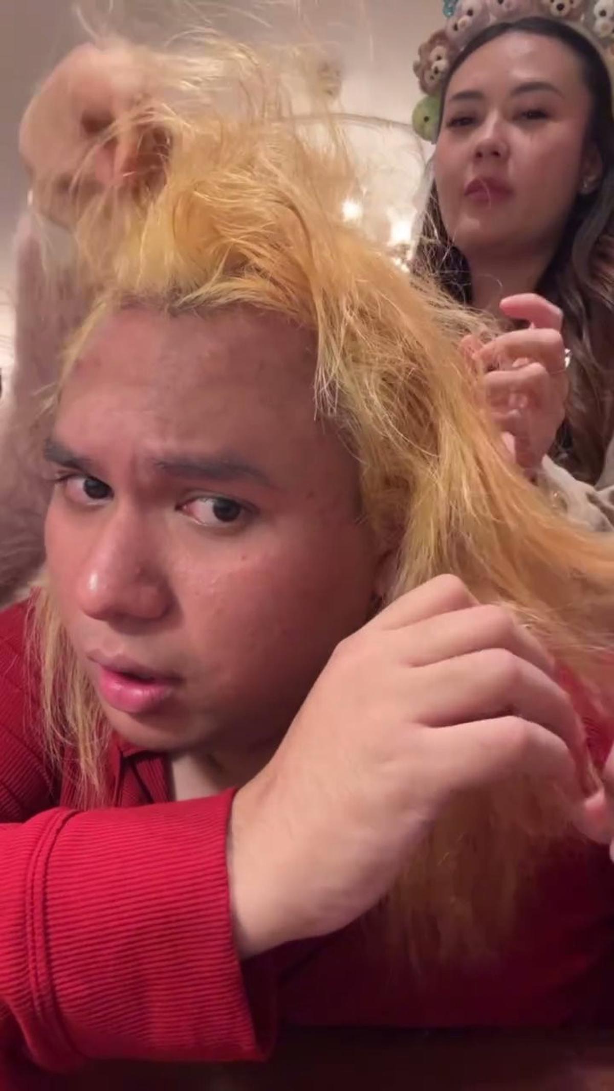 Ngakak, Cerita Keanu Agl Cat Rambut di Luar Negeri, Masih Proses Bleaching Salon Malah Tutup - Bikin Frustasi