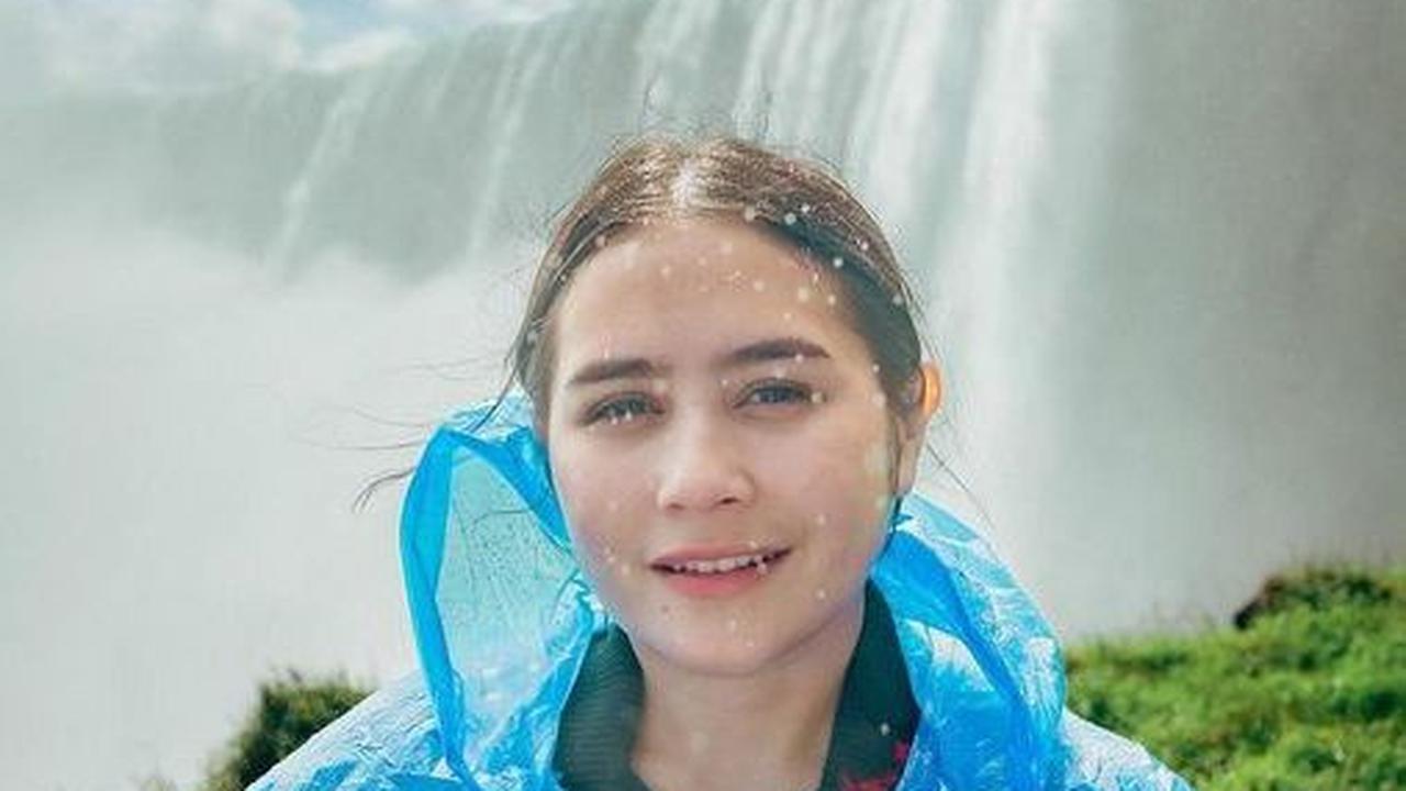 Momen Keseruan Prilly Latuconsina saat Berkunjung ke Air Terjun Niagara, Netizen: View dan Orangnya Sama Cantik