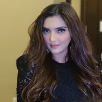 Sorotan mata dan rambut tebal Ashanty selalu berhasil membuat dirinya semakin terlihat glamor dan pastinya bikin suaminya, Anang Hermansyah makin betah di rumah. (Instagram/ashanty_ash)