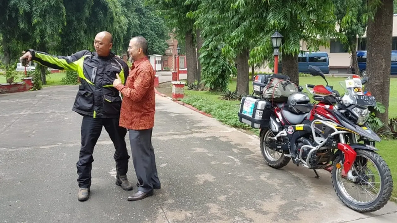 Gunadi Solo Riding menggunakan Viar Vortex 250 cc