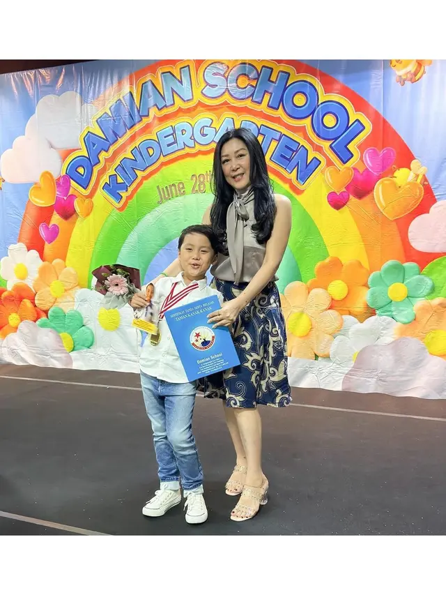 6 Potret Yusuf Anak Larissa Chou Lulus TK, Ditemani Ikram Rosadi dan Sang Nenek