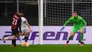 Gelandang AC Milan, Brahim Diaz, berusaha mencetak gol ke gawang Sparta Praha pada laga lanjutan Liga Europa 2020/2021 di Stadion San Siro, Jumat (30/10/2020) dini hari WIB. AC Milan menang 3-0 atas Sparta Praha. (AFP/Marco Bertorello)
