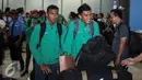 Sejumlah pemain Tim Nasional Indonesia tiba di Bandara Soekarno Hatta, Jakarta, Kamis (8/12). Skuat Timnas berangkat dengan menggunakan pesawat Thai Airways bernomor penerbangan, TG561. (Liputan6.com/Faizal Fanani)