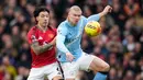 Pertandingan berjalan imbang 0-0 hingga babak pertama berakhir. Kedua tim tak mampu mencetak gol ke masing-masing gawang lawan. (AP Photo/Dave Thompson)