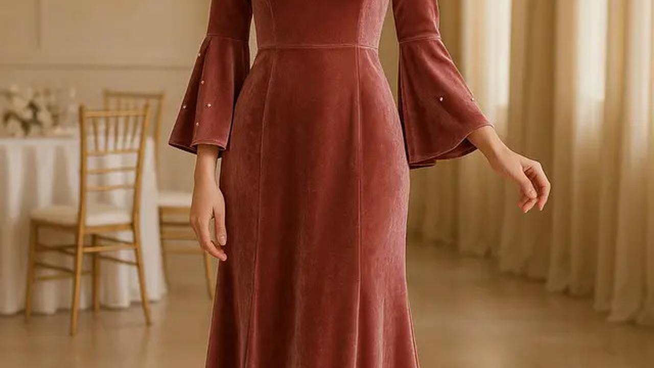 8 Inspirasi Long Dress Lengan Flare Bahan Velvet, Mewah dan Stylish