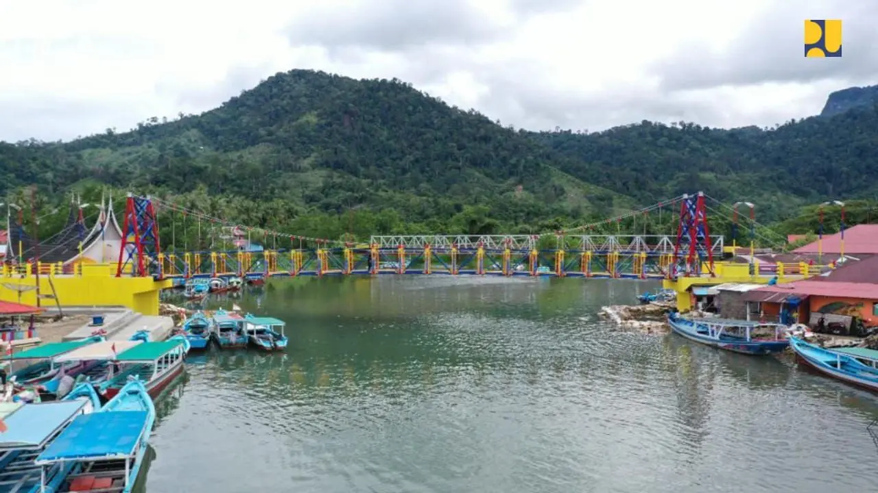 Kementerian PUPR selesa membangun Jembatan Gantung Sungai Pisang, Kecamatan Bungus Teluk Kabung di Kota Padang, Sumatera Barat. (Dok Kementerian PUPR)