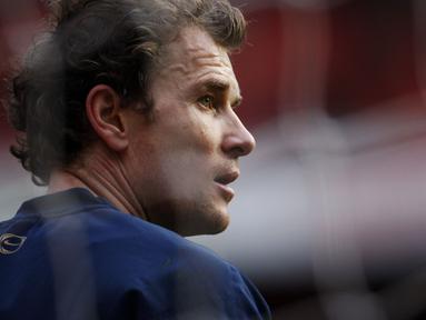 Jens Lehamann Merupakan kiper legendaris Arsenal. Ia telah mencatatkan 148 kali penampilan untuk The Gunners di liga dari tahun 2003 hingga 2008 dan kembali lagi pada 2011. Di musim pertamanya, Lehmann sukses membawa klub London Utara tak terkalahkan dalam 38 laga. (AFP/Adrian Dennis)