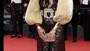 <p>Anggu C. Samsi datang ke&nbsp;Festival Film Cannes, Prancis, Rabu (19/5/2022) untuk&nbsp;menghadiri pemutaran perdana film Top Gun: Maverick. Ia tampil berkelas mengenakan jumpsuitnya. @anggun_cipta</p>