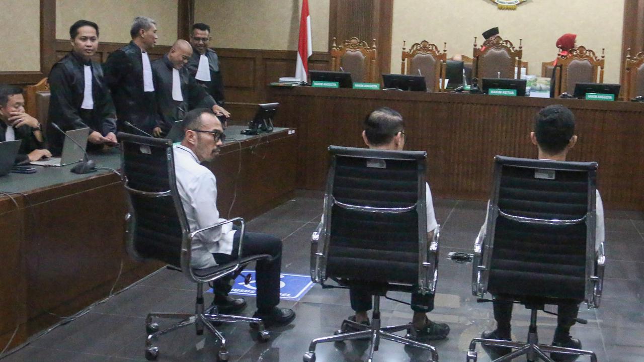 FOTO: Eks Dirut PT Pertamina Patra Niaga Divonis 9 Tahun Penjara dalam Kasus Korupsi Minyak Mentah PT Pertamina