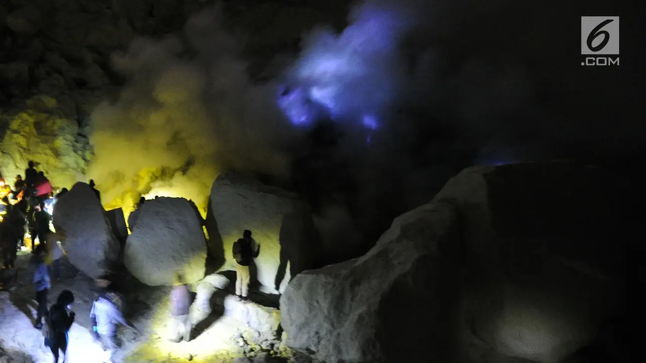 Fenomena Alam Blue Fire Jadi Daya Tarik Wisatawan