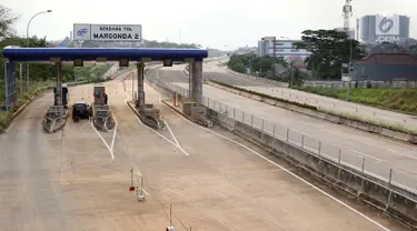 Pemandangan Gerbang Tol Margonda 2 yang sedang dalam pembangunan di kawasan Depok, Jawa Barat, Kamis (6/9). Gerbang Tol Margonda 2 masuk dalam proyek Tol Cijago Seksi II. (Liputan6.com/Immanuel Antonius)