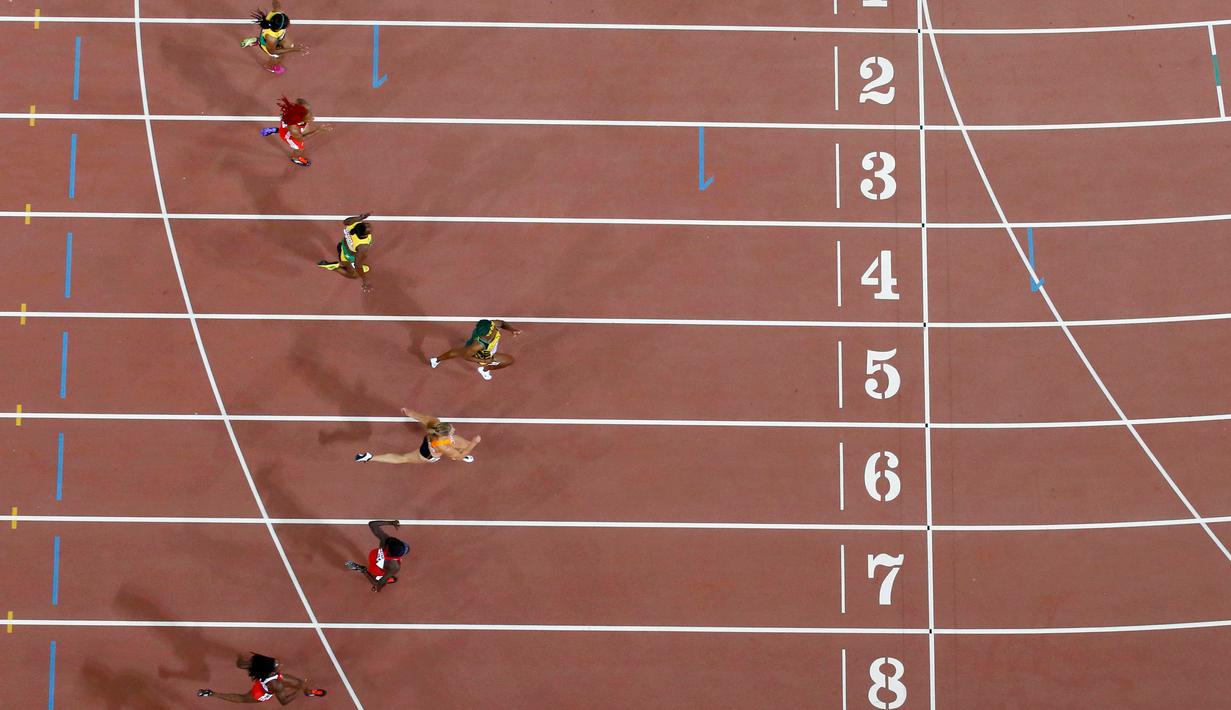  Sejumlah Atlet lari putri bersaing di 100 meter selama IAAF World Championships di Stadion Nasional di Beijing, Cina (26/8/2015). (REUTERS/Pawel Kopczynski)