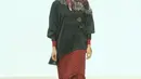 Kisah refleksi perjalanan naPocut dituangkan dalam 16 looks yang terdiri dari atasan, bawahan, gaun, dan hijab. [Fimela/Adrian Utama P]