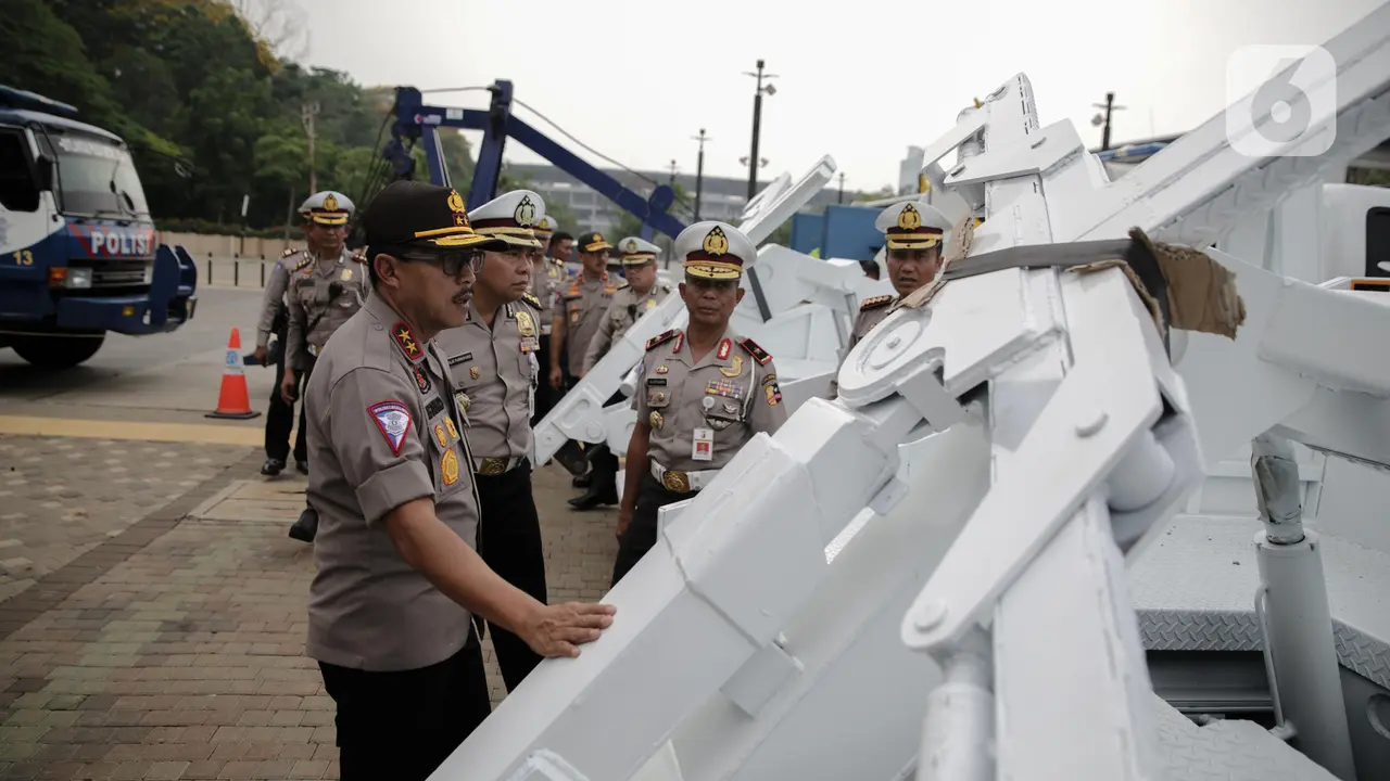 Jelang Natal - Tahun Baru, Kakorlantas Cek Kesiapan Kendaraan dan Personel