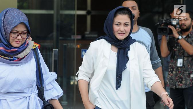 FOTO: Ekspresi Istri Setya Novanto Usai Urus Uang Pengganti Korupsi di KPK