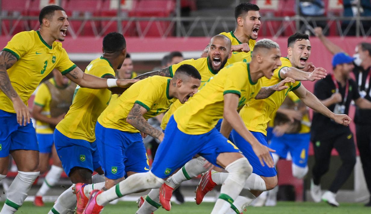 Timnas U-23 Brasil pastikan tiket final setelah kalahkan Meksiko di babak adu pinalti. Pertandingan semifinal tersebut merupakan duel para juara Olimpiade, dimana Brasil adalah juara bertahan Olimpiade Rio 2016 dan Meksiko merupakan juara Olimpiade London 2012. (Foto: AFP/Martin Bernetti)