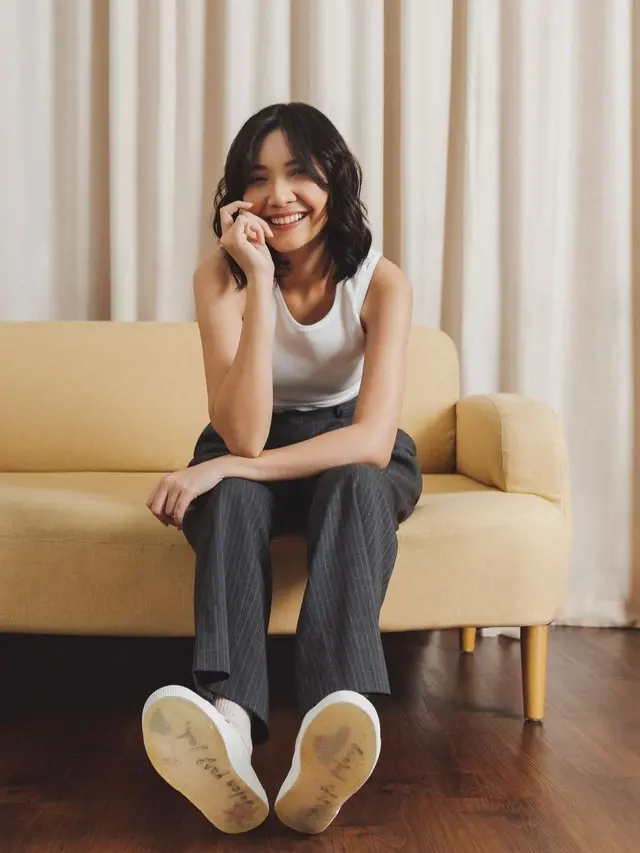 Sheula Dara sering memakai pakaian putih