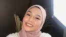 Sejak lama, Dara Arafah mengaku hati kecilnya sudah ingin berhijab. Namun kata hatinya itu selalu ditutupi dengan pikirannya untuk memilih berpakaian yang ia anggap nyaman dipakai. (Instagram/daraarafah)