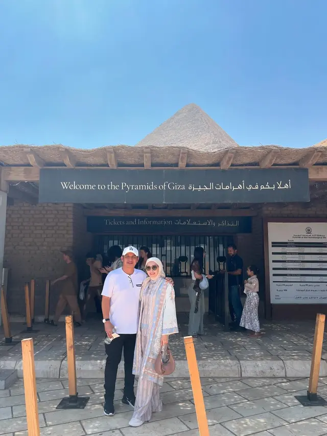 7 Potret Pasha Ungu Jalani Umrah Bareng Istri dan Keempat Anaknya