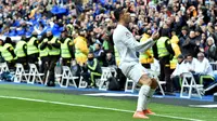 Striker Real Madrid, Cristiano Ronaldo, usai mencetak gol ke gawang Celta Vigo, pada pertandingan lanjutan La Liga, di Santiago Bernabeu, Sabtu (5/3/2016). Madrid menang 7-1. (AFP/Gerard Julien). 