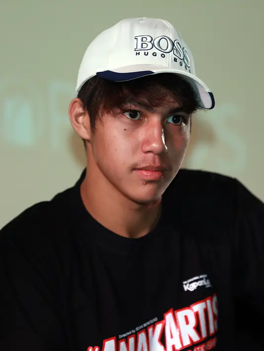 Ya harus menjaga nama baik orangtua. Masa mereka sudah susah-suah menjaga nama baik, malah kita hancurkan begitu saja. Kan enggak baik," kata El. (Deki Prayoga/Bintang.com)