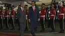 Presiden Joko Widodo menyambut PM Malaysia Mahathir Mohamad di Bandara Halim Perdanakusuma, Jakarta, Kamis (28/6). Dalam kunjungannya ke Jakarta,  Mahathir ditemani sang istri, Siti Hasmah Mohd Ali. (Liputan6.com/Angga Yuniar)