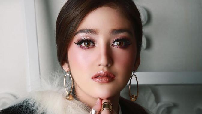 Biar Kelihatan Tinggi Seperti Model, Ini Rahasia Ranty 