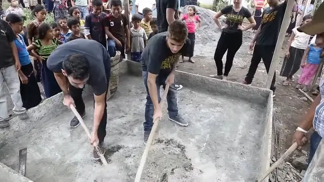 Bieber Jadi Kuli Bangunan