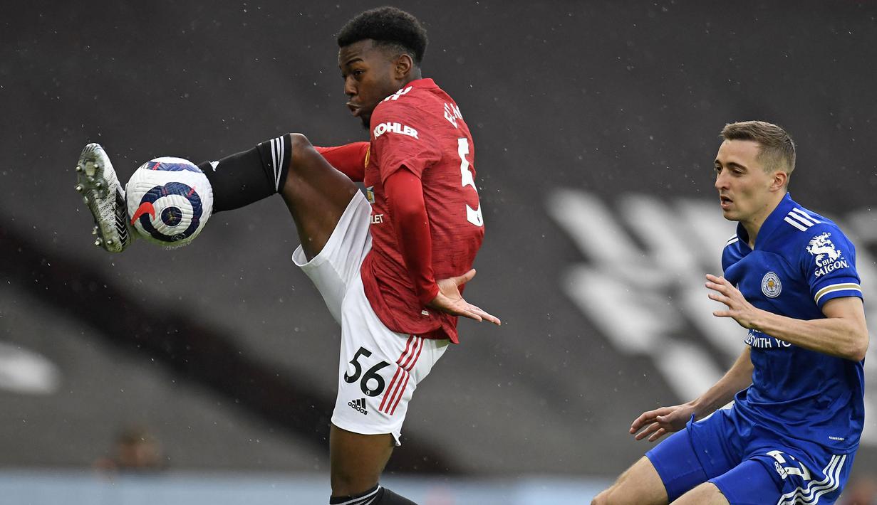 Anthony Elanga mampu membuat mata fans Manchester United terpukau lewat tendangan voli brilian ketika laga pramusim melawan Brentford. Penampilannya yang terus meningkat akan membuat kans Elanga tampil lebih banyak di Setan Merah. (Foto: AFP/Pool/Peter Powell)