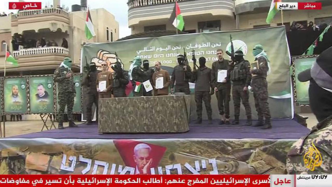 hamas bebaskan tiga tawanan israel