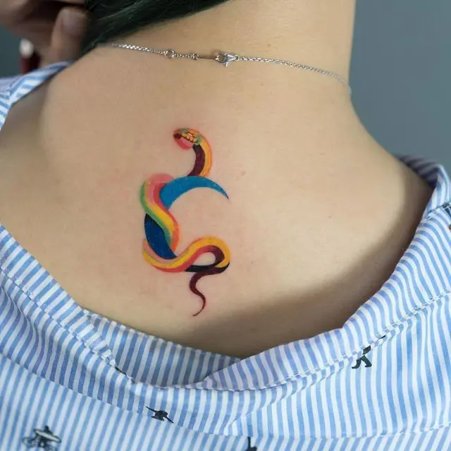 Bukan Hitam, 6 Potret Tato Bentuk Ular Warna-Warni Ini Jauh dari Kata Seram