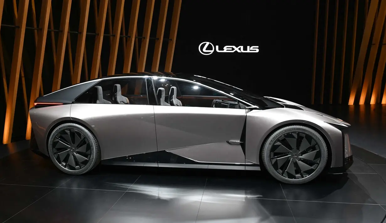 Konsep mobil listrik baterai LF-ZC generasi terbaru dari Lexus. (Kazuhiro NOGI/AFP)