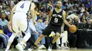 Guard San Antonio Spurs, Tony Parker (9), mendribel bola saat melawan Memphis Grizzlies pada laga play off NBA di FedEx Forum, Memphis, AS, Sabtu (23/4/2016) WIB. (Reuters/Nelson Chenault-USA TODAY Sports)
