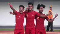 Pemain Timnas Indonesia U-19, Sutan Zico (tengah), merayakan gol ke gawang Iran di Stadion Mandala Krida, Yogyakarta, Rabu (11/9/2019). (Bola.com/Vincentius Atmaja)