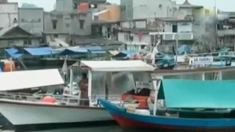 VIDEO: Enggan Direlokasi, Warga Pasar Ikan Tinggal di Perahu
