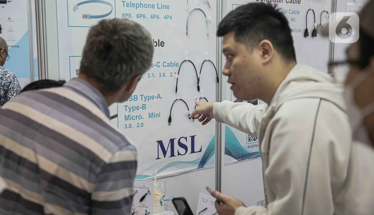 GSEI 2023 mempersembahkan beragam produk elektronik terkini, inovatif, dan sedang diminati oleh konsumen saat ini, termasuk produk pintar. (Liputan6.com/Faizal Fanani)