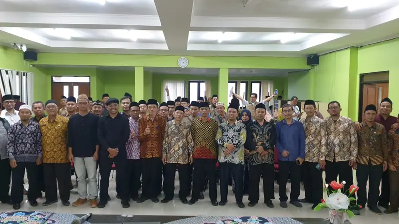 Puluhan penyuluh agama perwakilan seluruh Kantor Urusan Agama (KUA) Kementerian Agama (Kemenag) Garut, Jawa Barat, mendapat pelatihan jurnalistik dan bijak dalam menggunakan media sosial (Medsos). (Liputan6.com/Jayadi Supriadin)