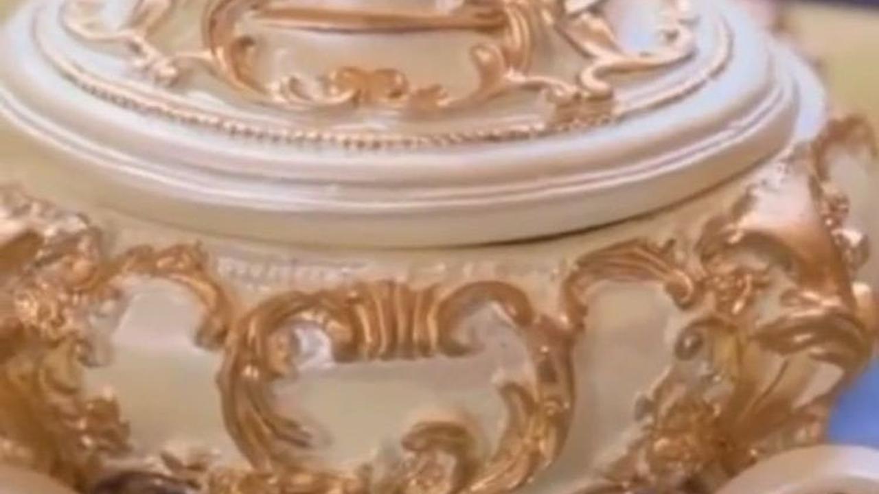 Souvenir Mewah