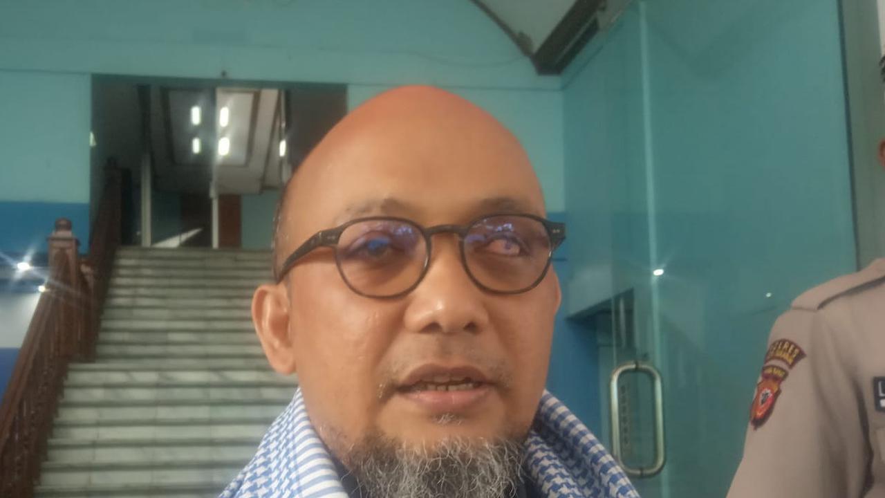 Novel Baswedan saat diwawancara menanggapi pemeriksaan Ketua KPK, (Liputan6.com/Fira Syahrin).