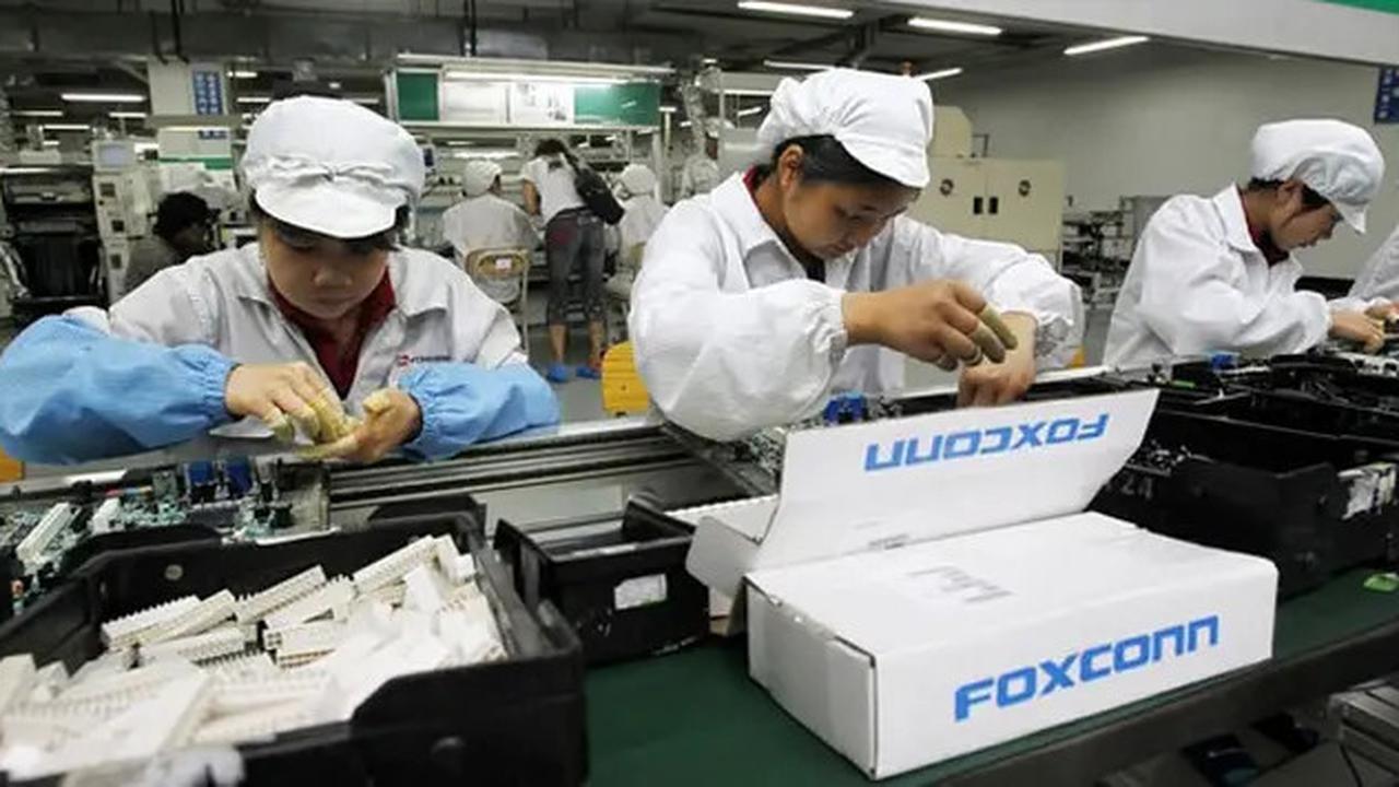Tiongkok Tahan Karyawan Pabrik Pembesut iPhone Foxcon, Bisa Ancam Apple?